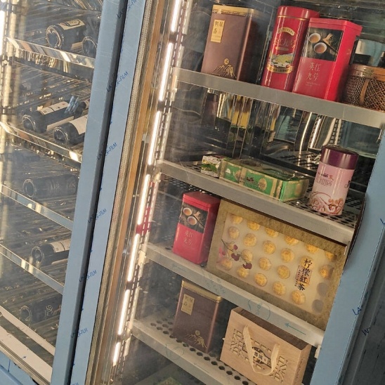 vinho tinto de duas portas de vidro e refrigerador com visor de chá personalizado com temperatura dupla 